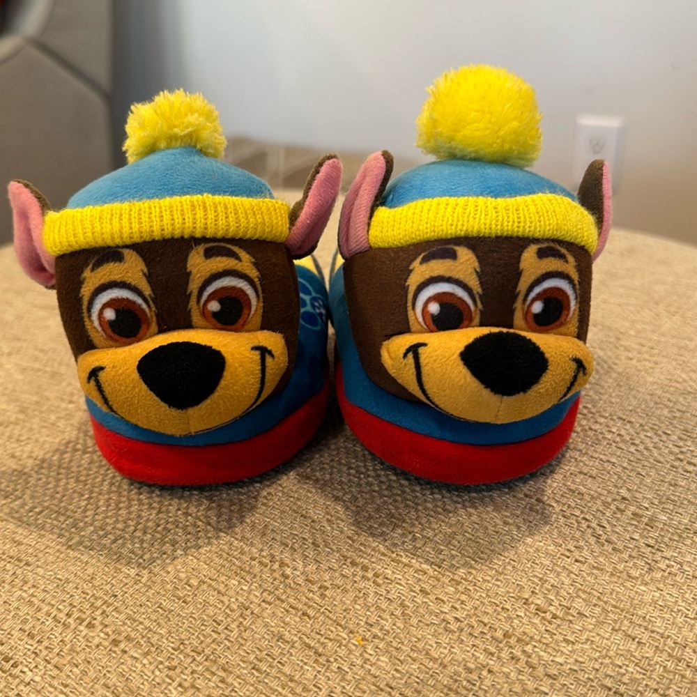 Kids Size 5/6 Slippers